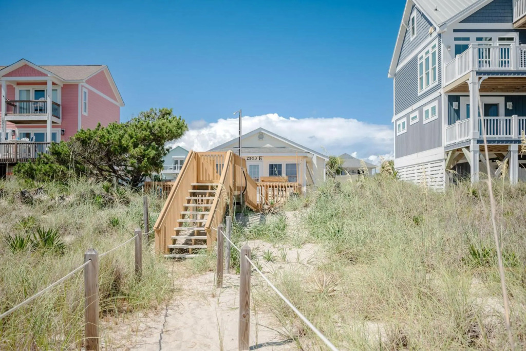 Ivy Cottage by Oak Island Accommodations