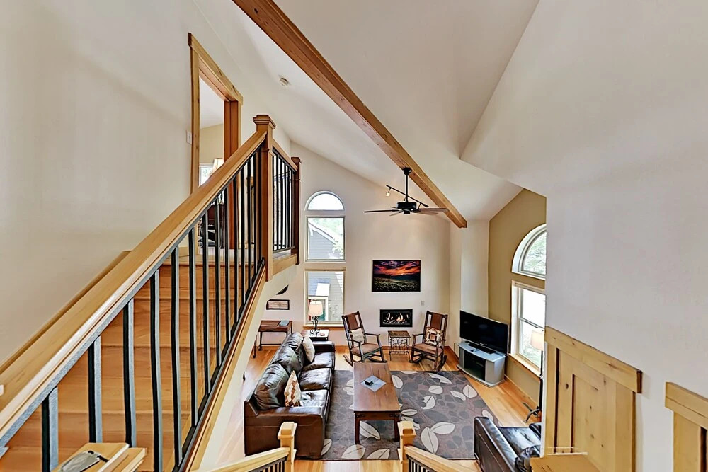 Walk To Main St. & Lifts! Deck W/ Private Hot Tub 3 Bedroom Townhouse