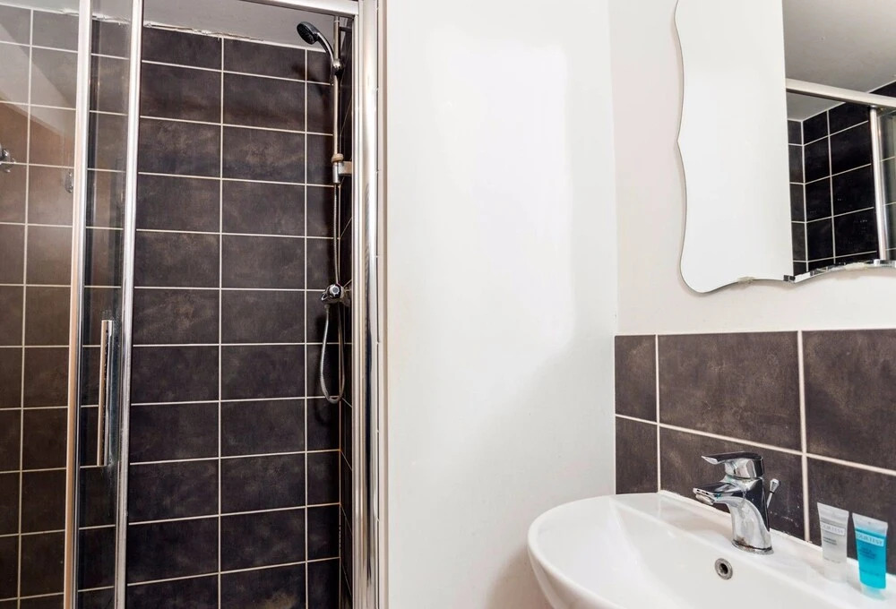Beautiful and New Home for 5 in West Cambridge