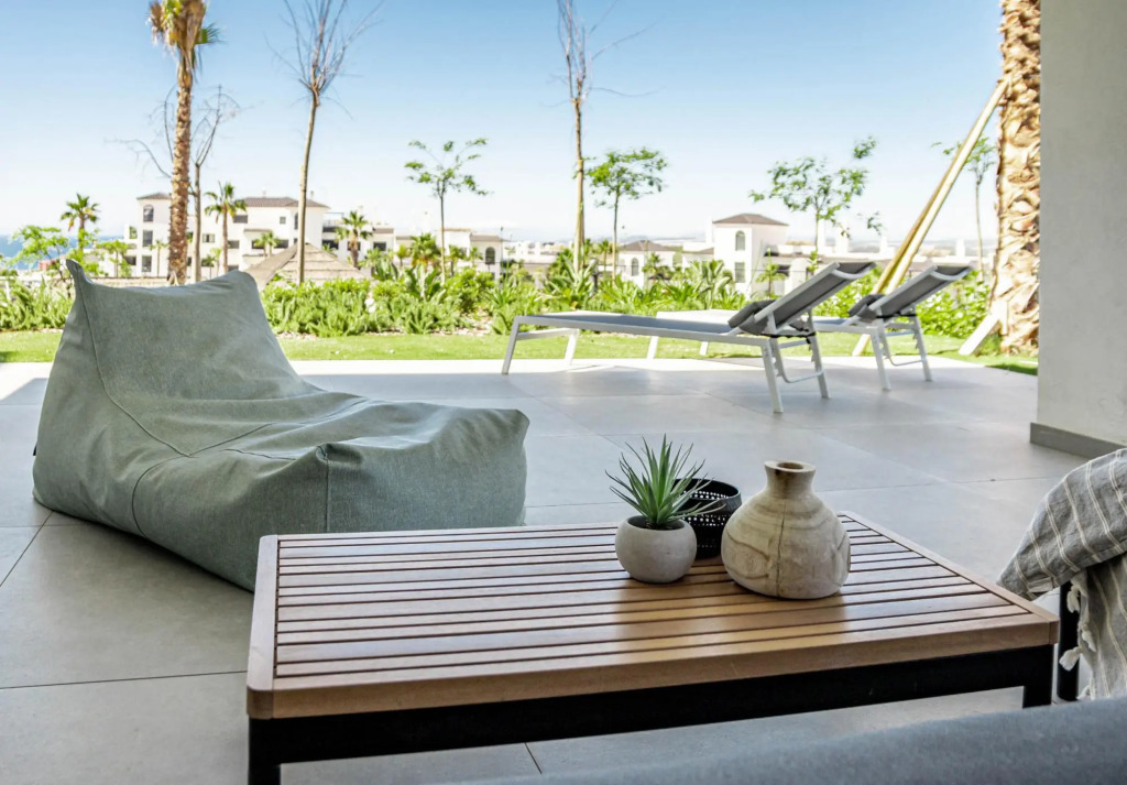 LAE7.BI- Apotel Estepona hills by roomservices