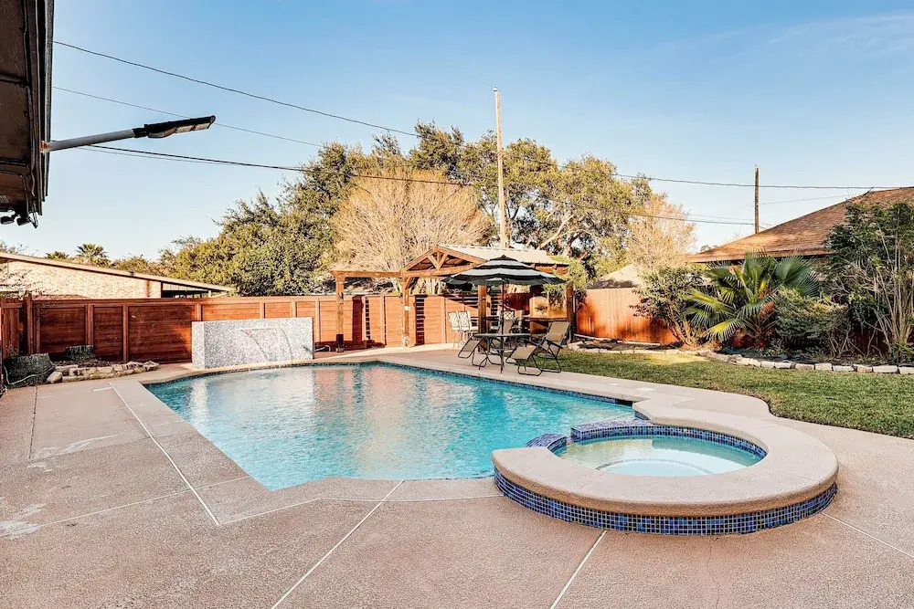 3 Mi to Downtown Mcallen: Quiet Home w/ Pool