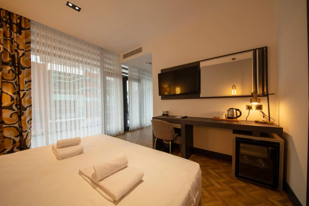 V Center Hotel