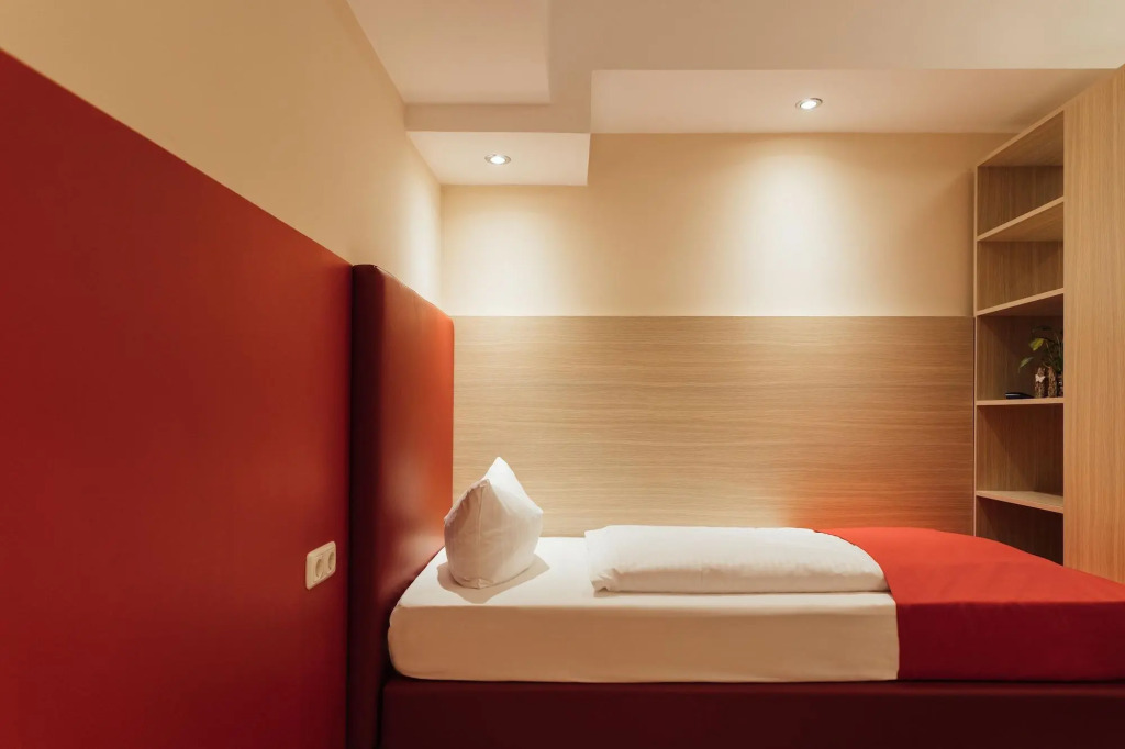 Hotel Hamburger Perle by UniqStay