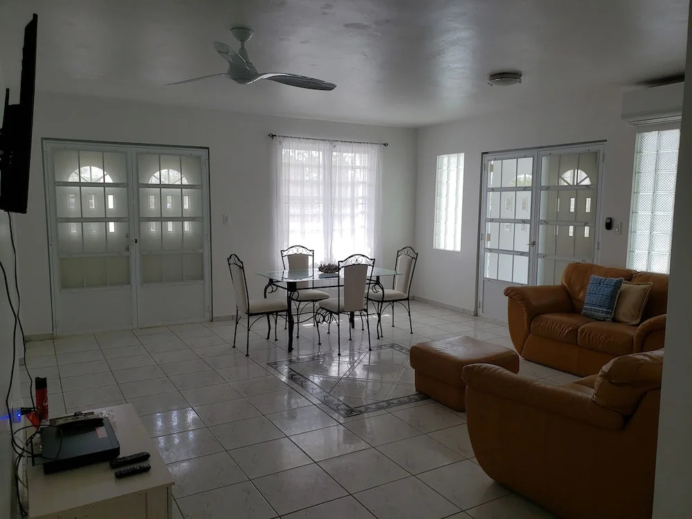Jt Beach Home - House Upstairs Boquern