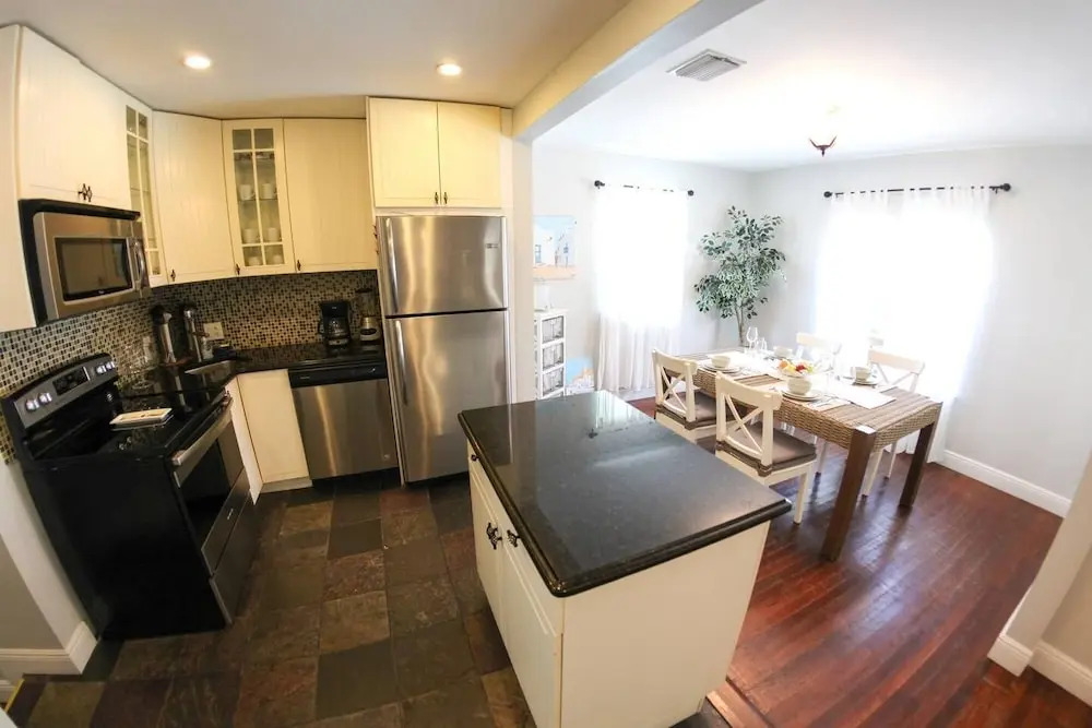 Beautiful Home Close To The Beach w Pool & Patio