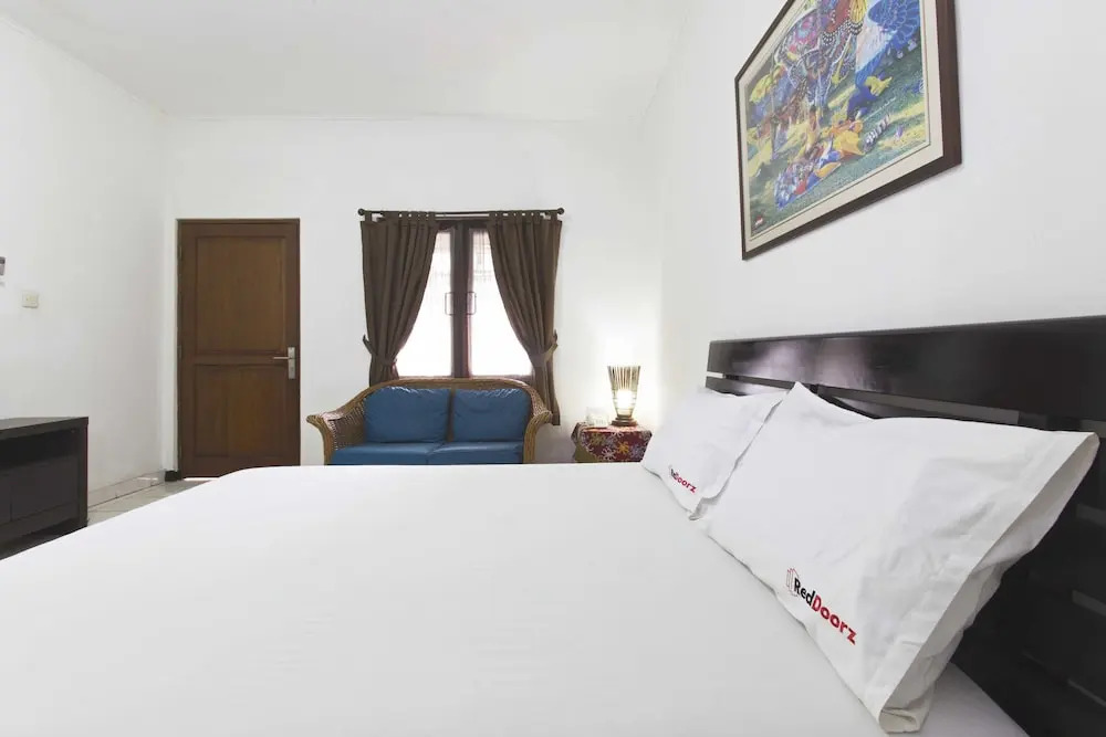 RedDoorz Near TB Simatupang