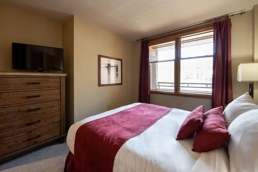 Mountain View Ski-In Ski-Out Condo - Zephyr Mountain Lodge Premium-Rated 2516