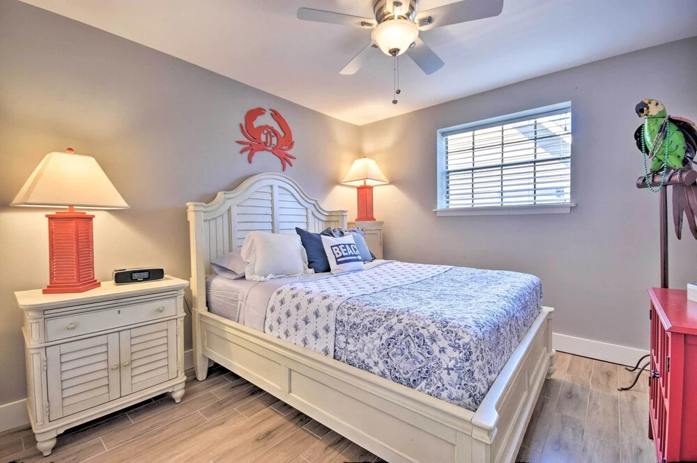Resort Condo: Golf & Pond View, Walk to Beach