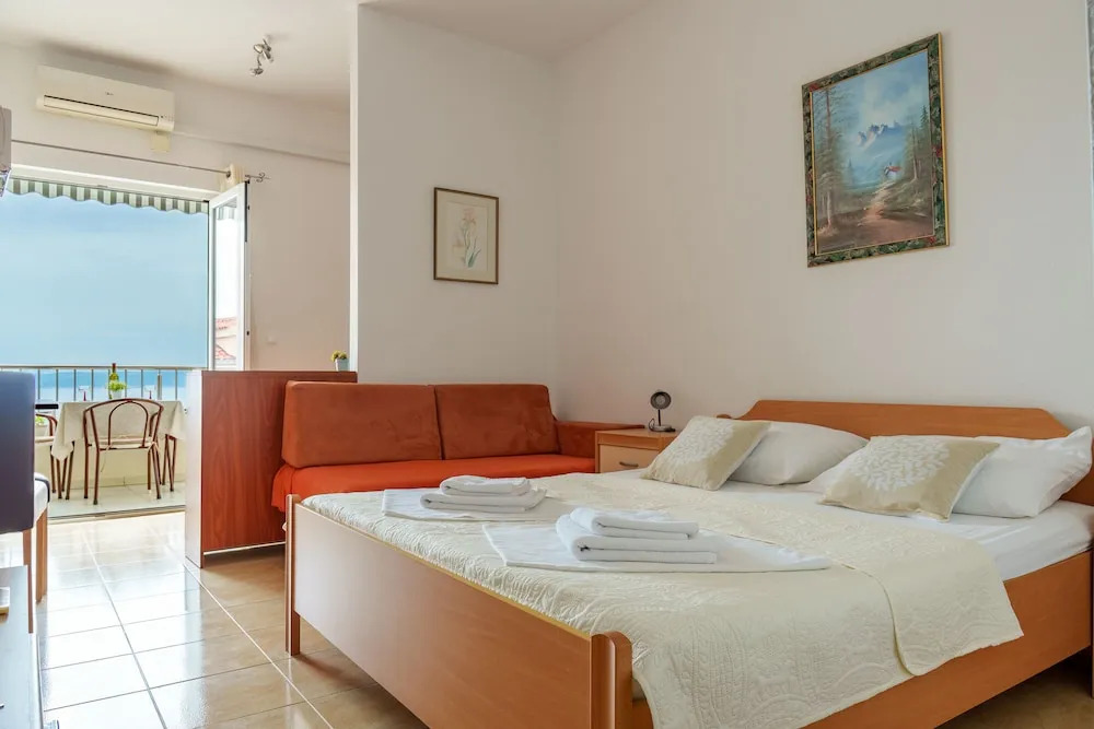 Sea View Apartment Studio for 2-3 People - Close to Commodities