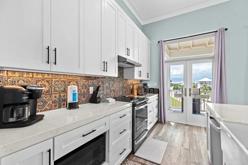 Seaside Rendezvous - Private Home Across From Community Park 4 Bedroom Home by RedAwning