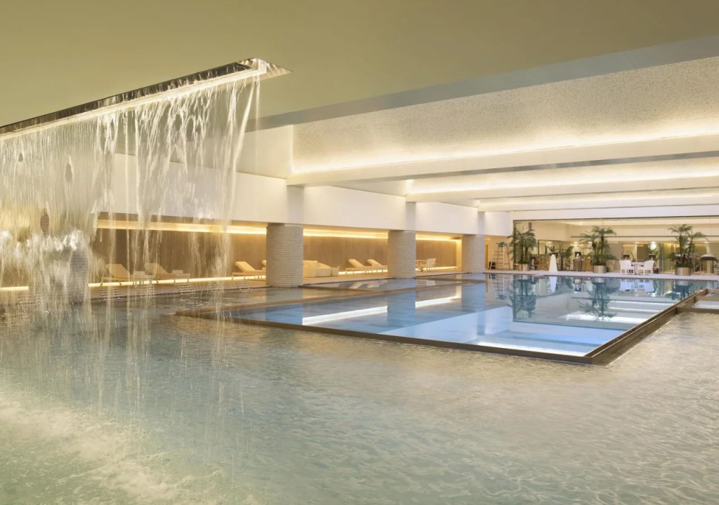 HUALUXE Shanghai Twelve At Hengshan by IHG