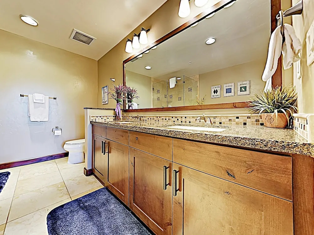 New Listing! Mountain-view W/ Pool & Gondola 2 Bedroom Condo