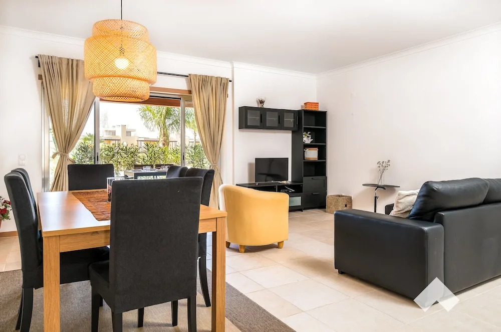 Palm02 · Palm Village Apartment 2 3BD · A/C · Terrace