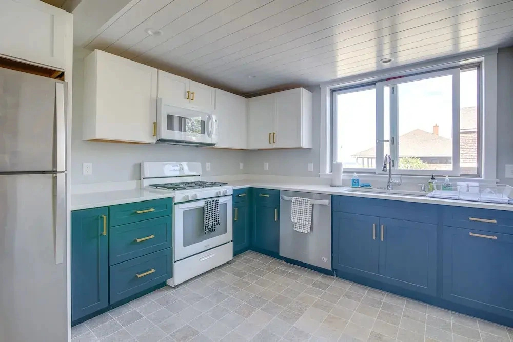 Charming Scituate Home w/ Deck - Walk to Beaches