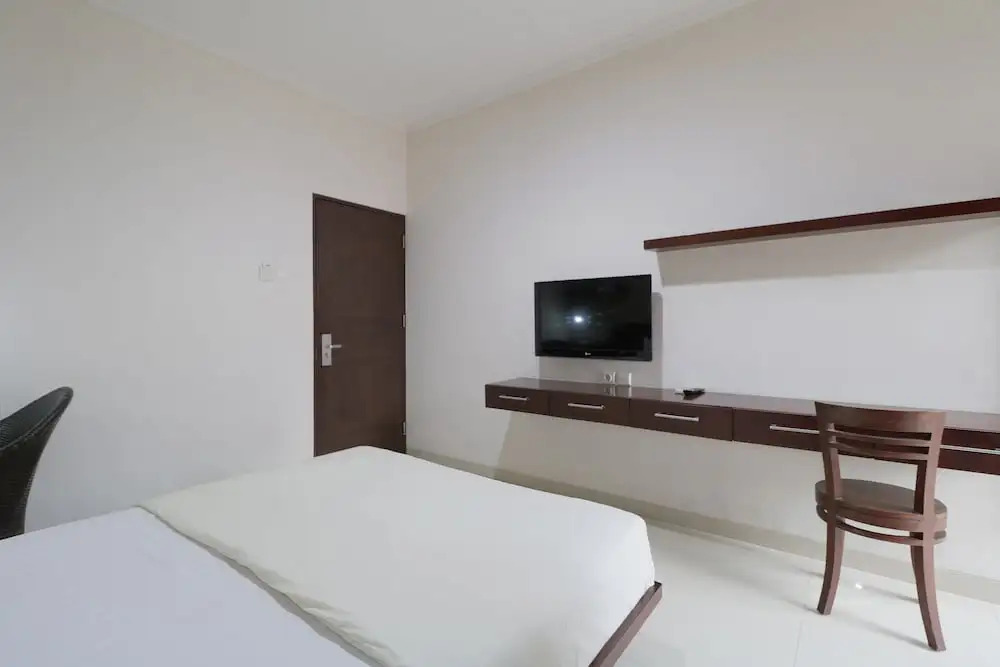 Clover Residence Near Mall Ambassador