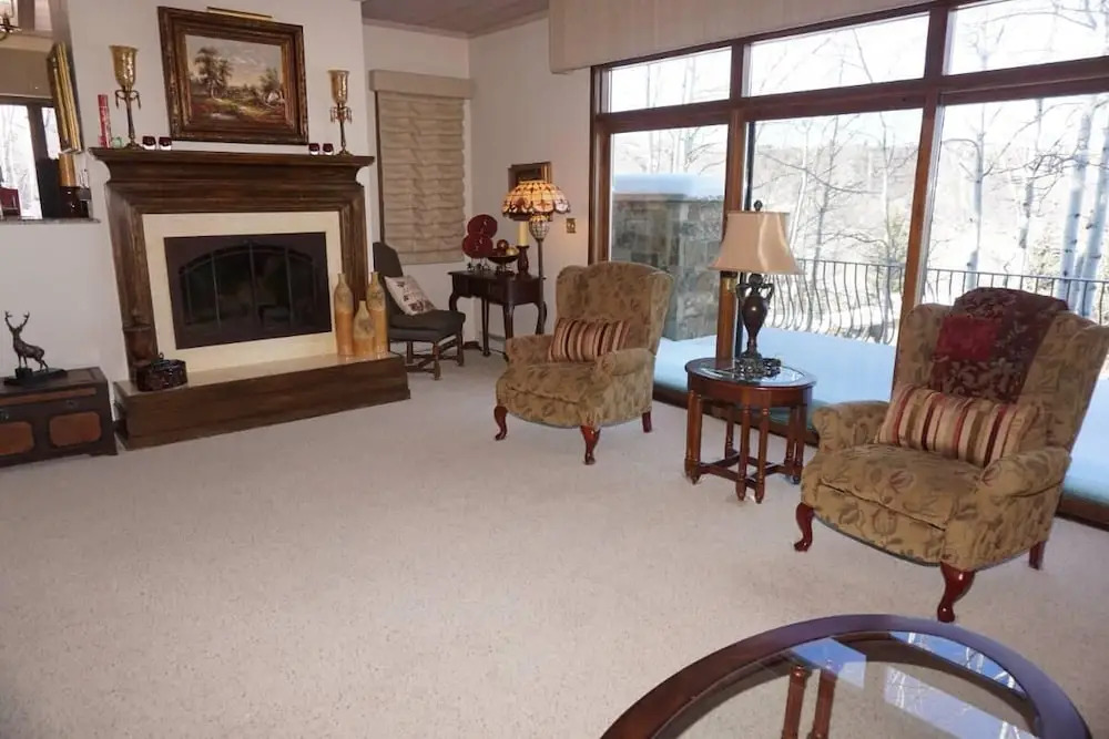 Large Wood Run 6 Bedroom Ski-in / Ski-out Access Home by RedAwning