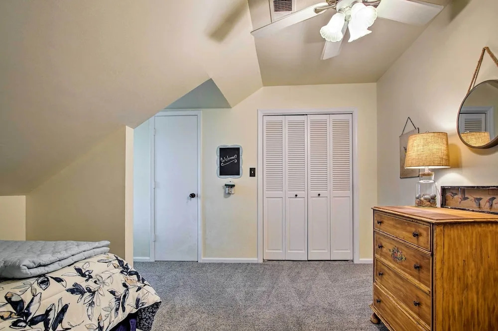 Remodeled Historic Farmhouse ~ 20 Mi to KC!