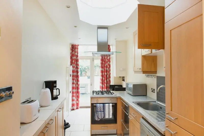 Large 2 Bedroom 2 Bathroom Apartment in Westminster
