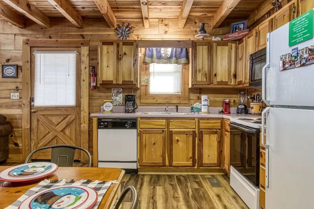 ER83 - Savage Loft - Your Close to the Action Cabin Getaway cabin
