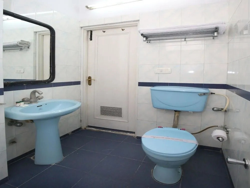 OYO 9985 Hotel Sekhon Grand