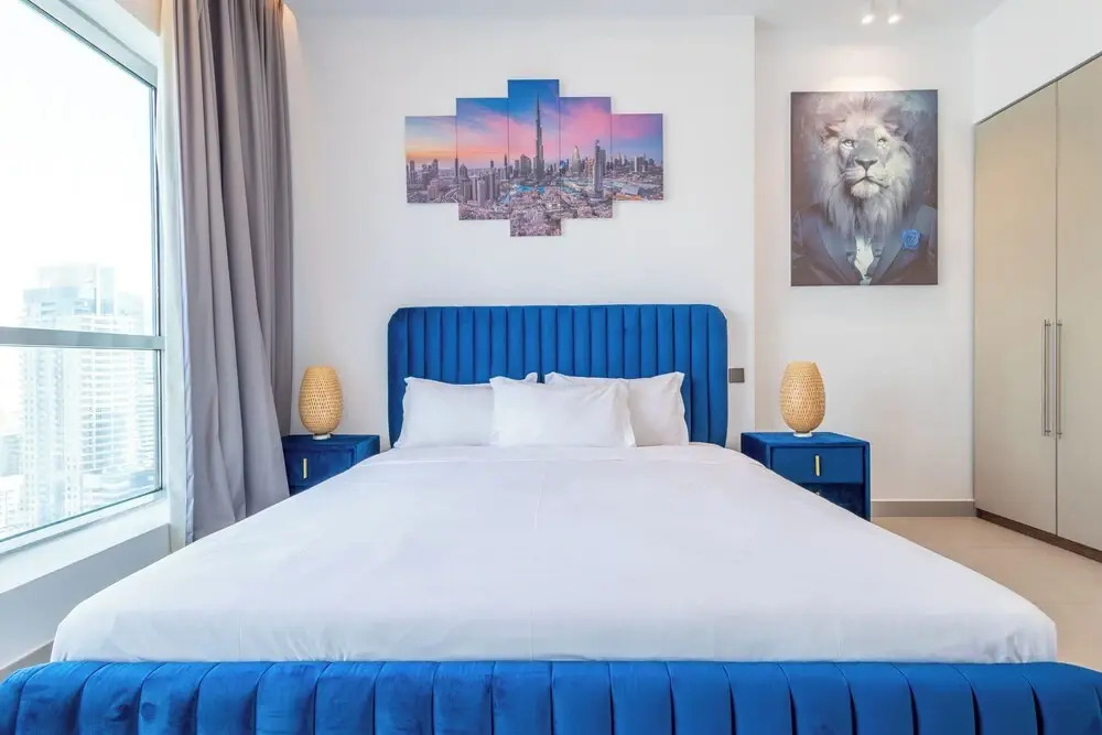 SuperHost - Exclusive 25th Floor Retreat with Marina Views