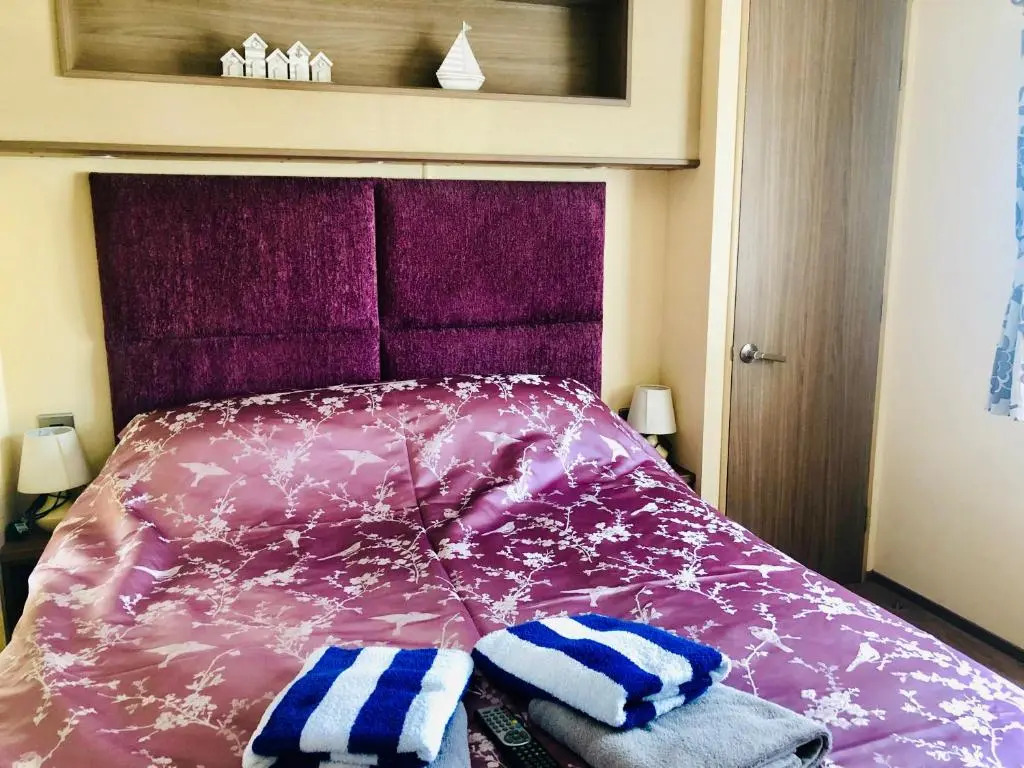 Family Seaside Retreat Private Stay at 5-Star Rockley Holiday Park Poole