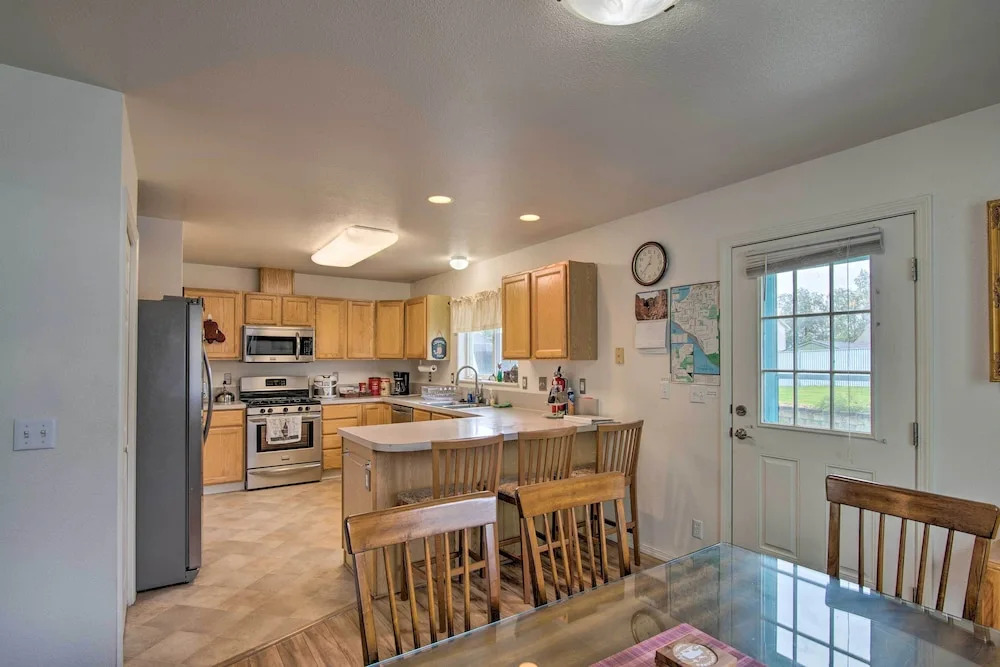 Quaint Ranch Home w/ Yard in Midtown Anchorage!