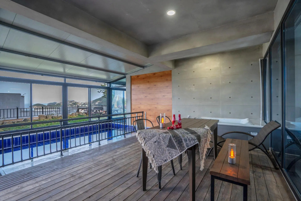 Yeosu Wellstay Pool Villa