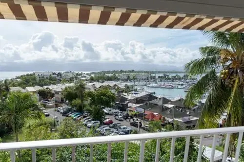 Superbe studio en duplex, vue sur mer et piscine