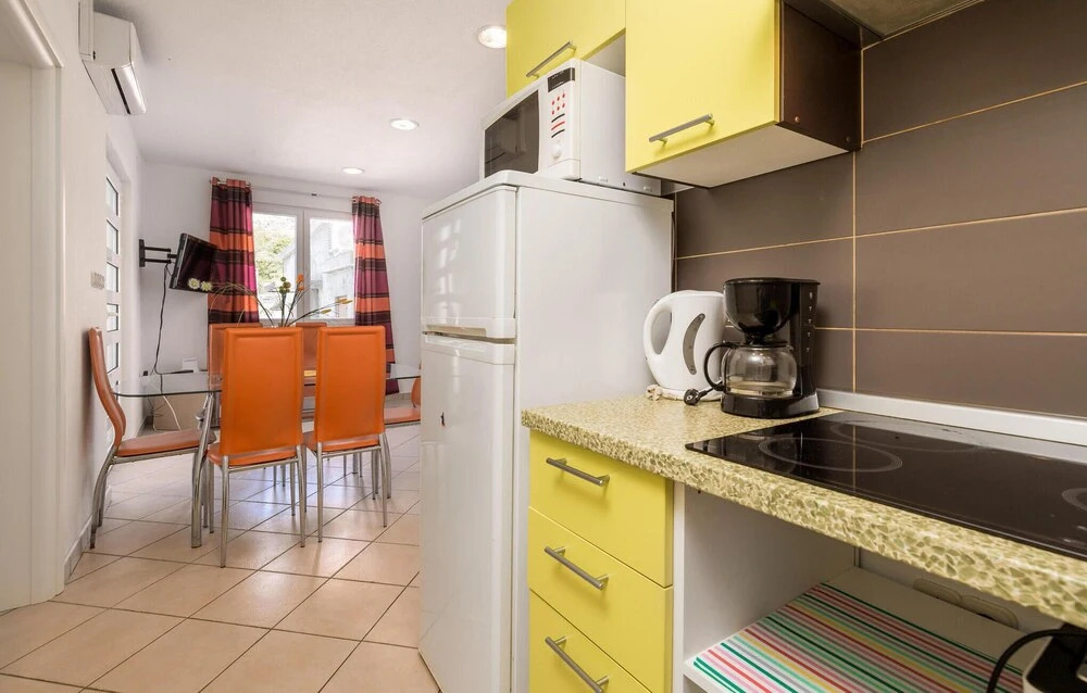 Beautiful Home in Lukovo Sugarje With Wifi and 2 Bedrooms