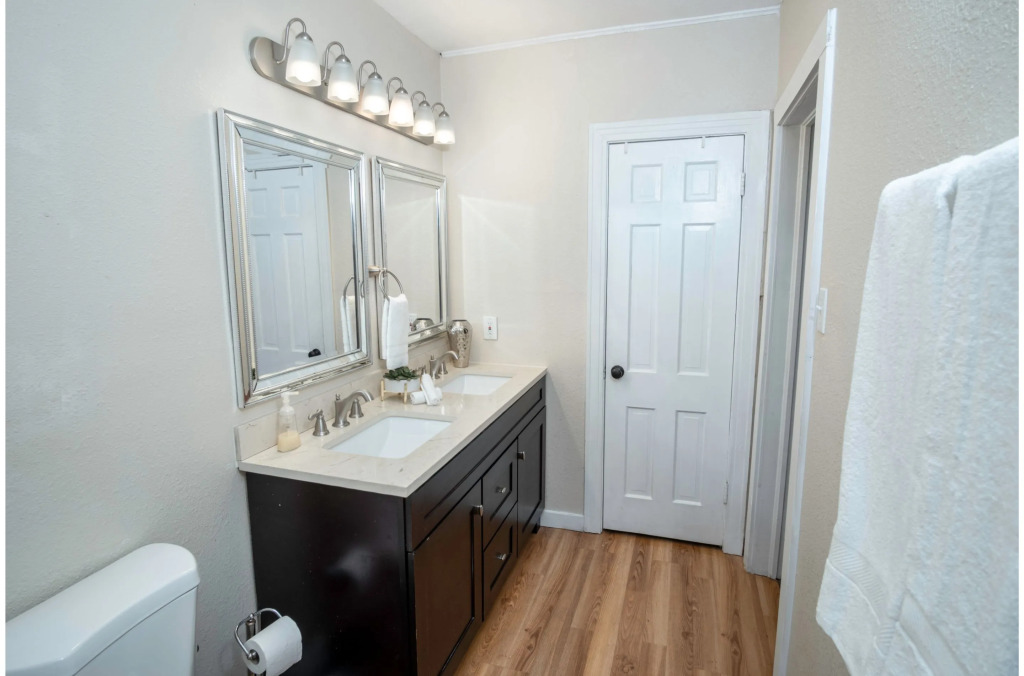 The Highland House 5BR Huge Patio 2 miles to DT