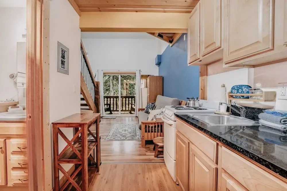 18sll - Newly Remodeled - Sleeps 4 - Fireplace - W/d 1 Bedroom Condo by Redawning