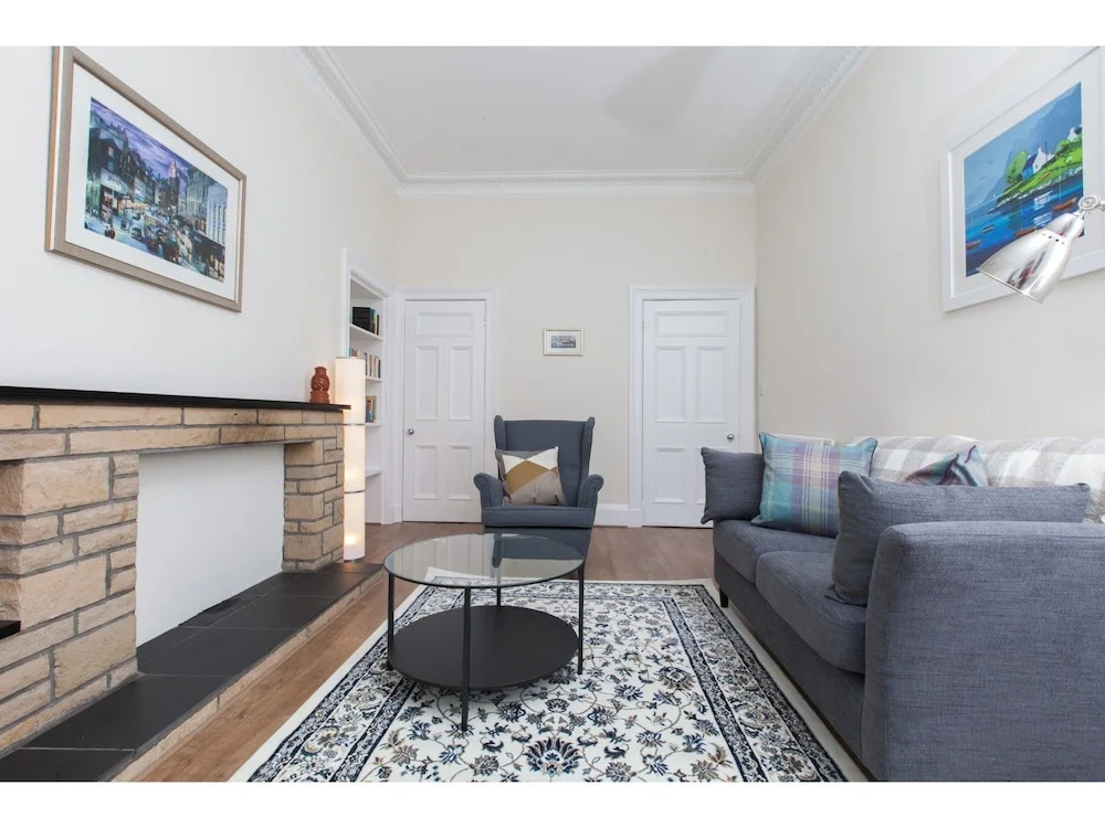 Spacious 2-br Flat for 4 in Morningside