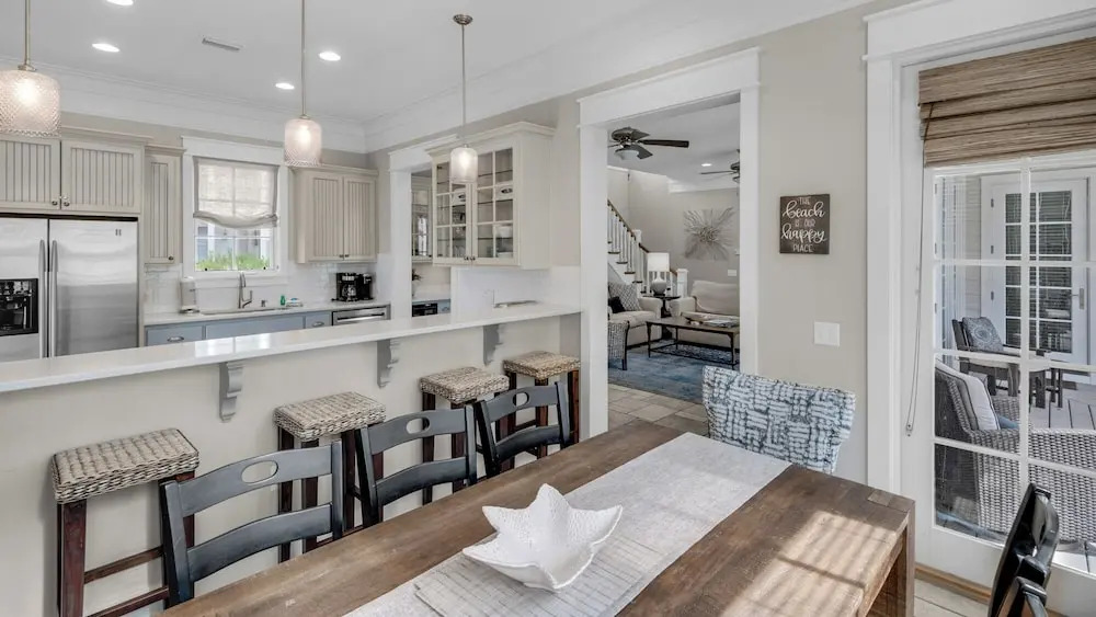 Private Splash Pool + Carriage House, 1 House to Beach w/ Beach Chair Setup!