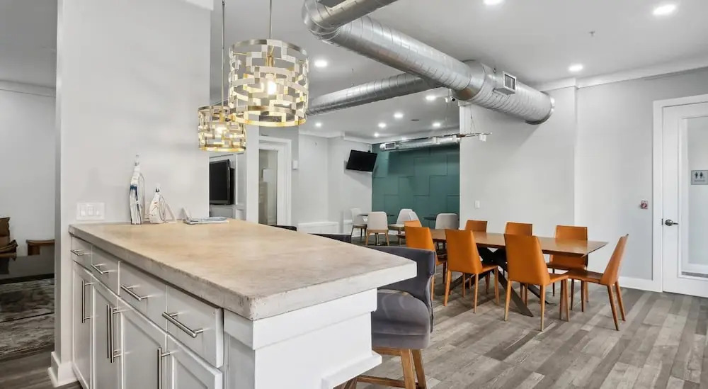 Landing Apartments Dallas near Design District