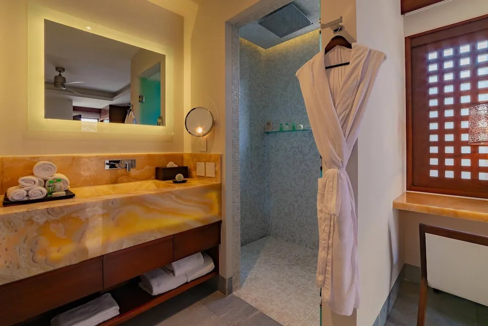 Spectacular Modern Luxury and Exceptional Amenities at Mantea Casa Cabo in Pedregal