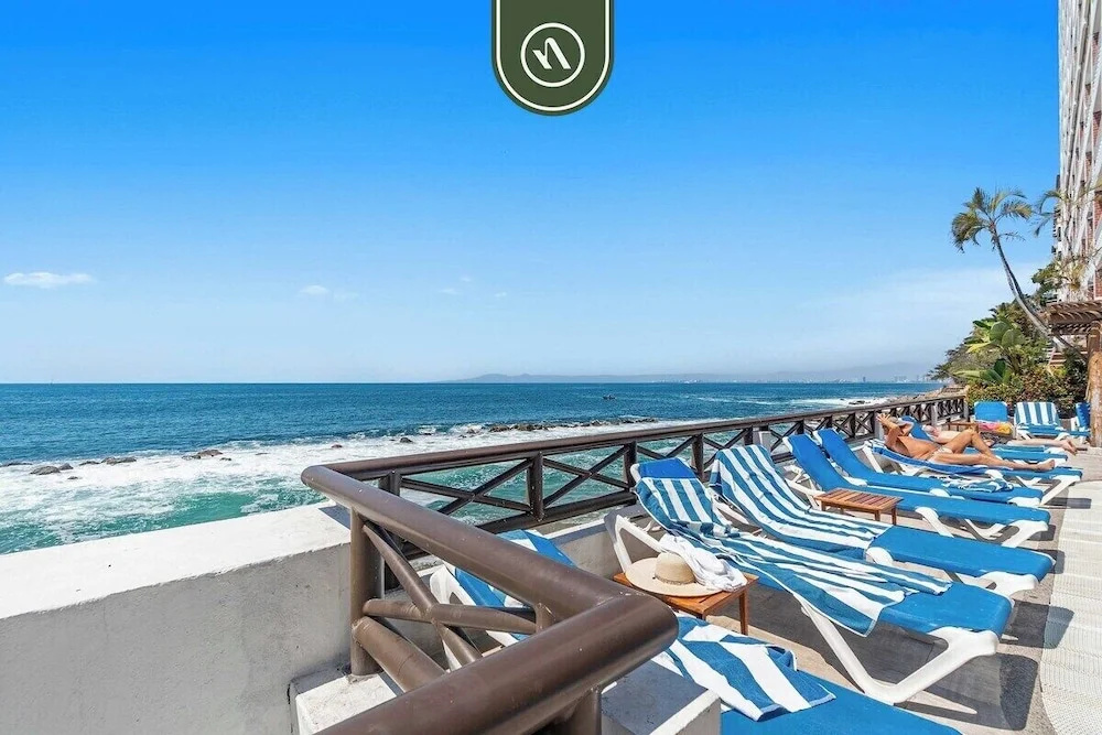 Oceanview 1 BR Condo - Pool - Cleaning Included