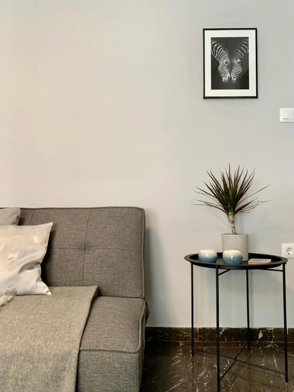 Nadia's apartment , Athens
