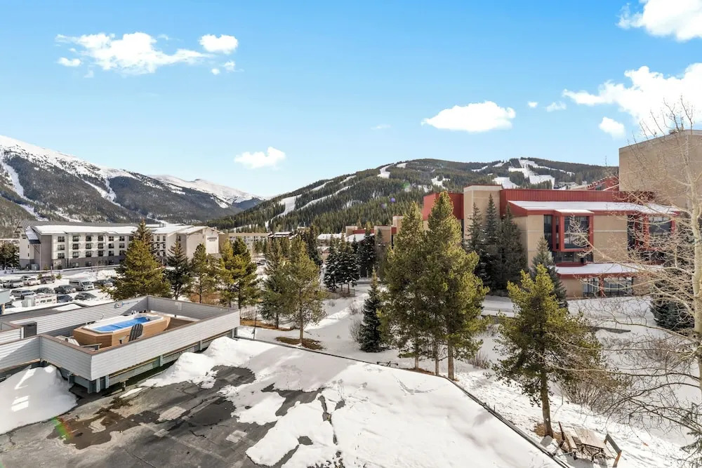 Snowbridge Square #f206