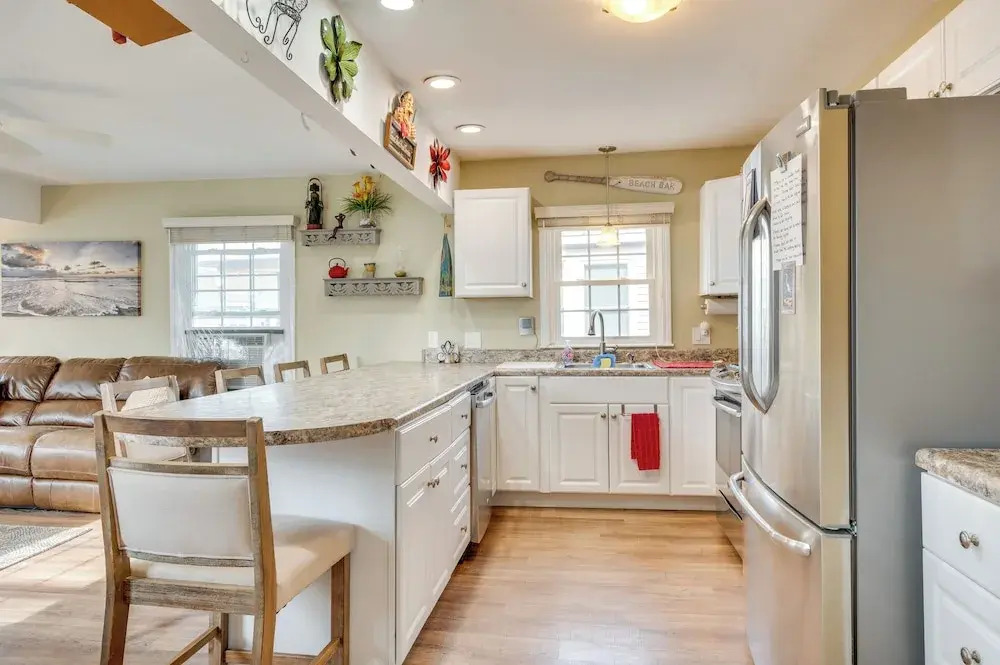 Near Beaches & Waterfront Dining: Home in Hampton!