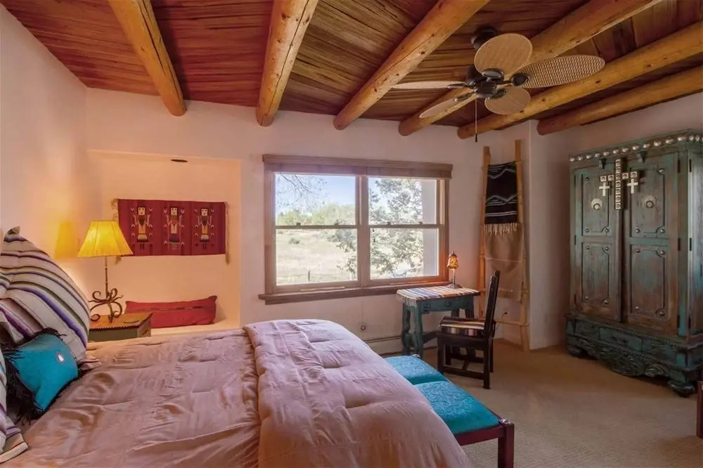 Serenidad - Delightful Vacation Home, Walk to The Plaza and Canyon Rd