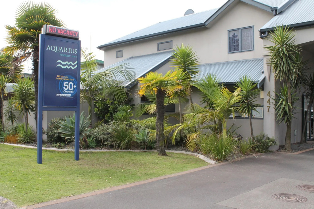 Aquarius Motor Inn