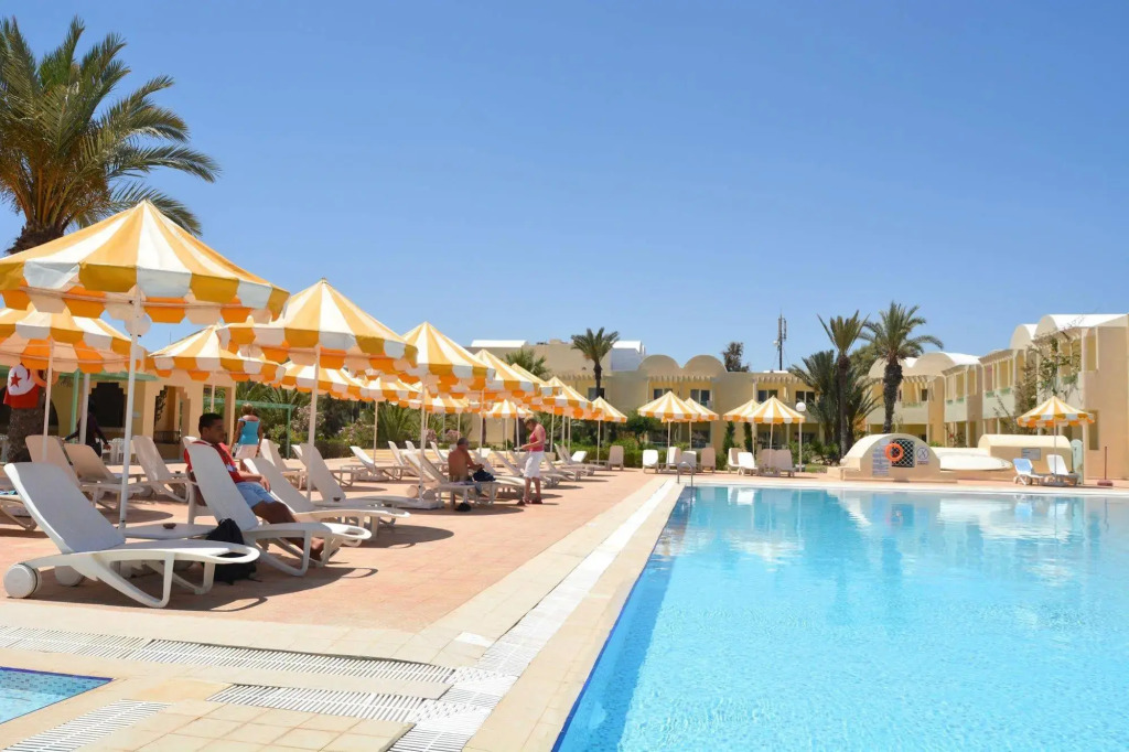 Hotel Venice Beach- Families and Couples Only