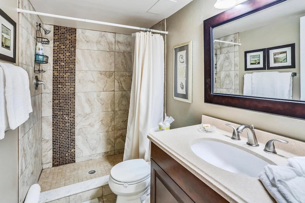 Land's End 403 Building 9 Nicely Updated / Beachfront Unit