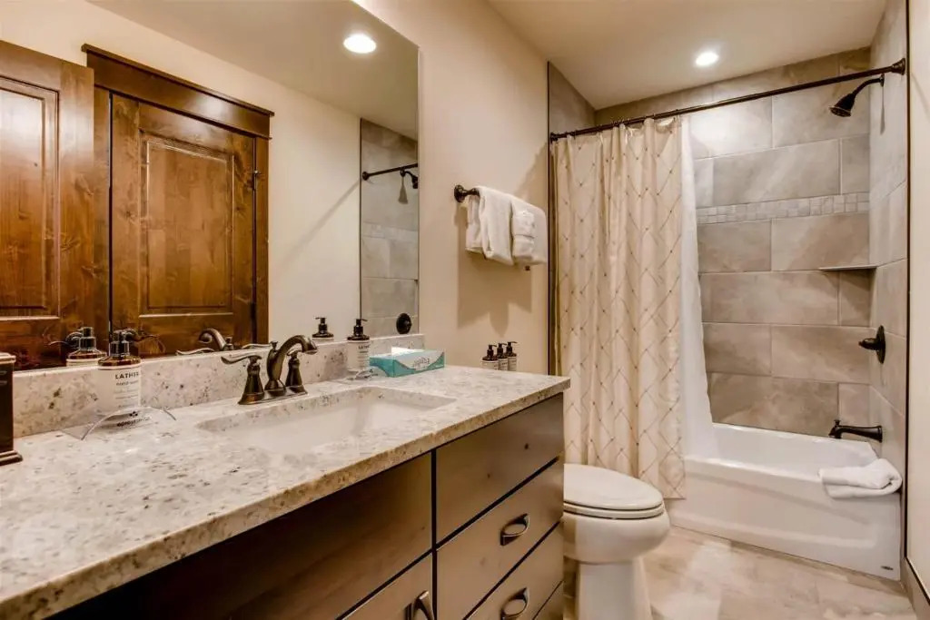 Spacious 3 Bedroom Townhome In River Run Village Within Walking Distance To Gondola And Restaurants