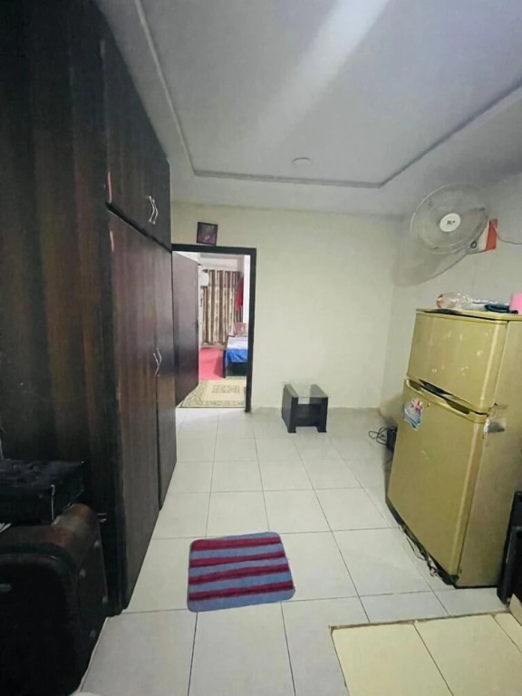 Crown Apartment E11