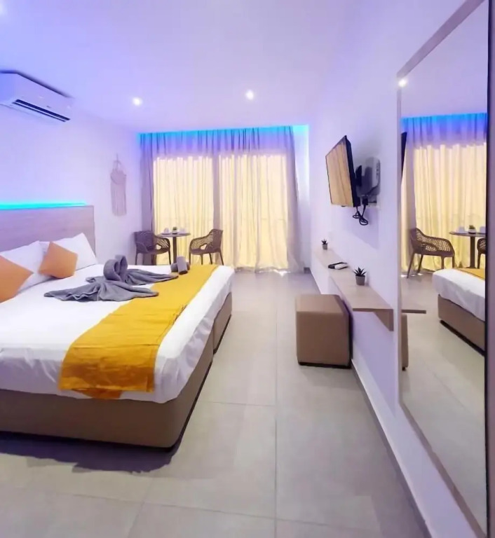 Sun Plaza Suites