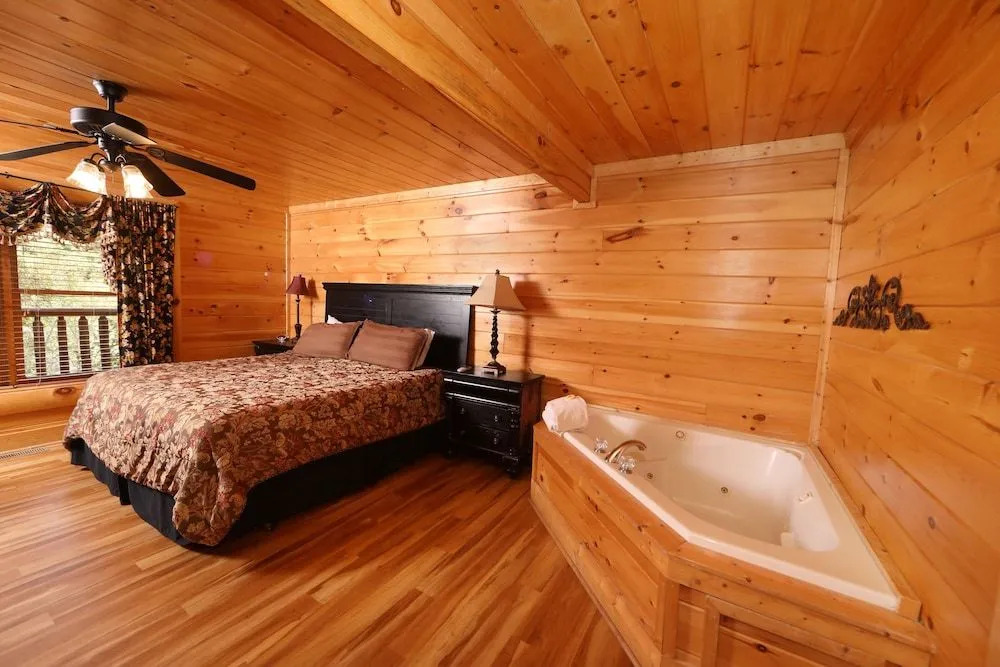 Mayberry 3 Br cabin by RedAwning