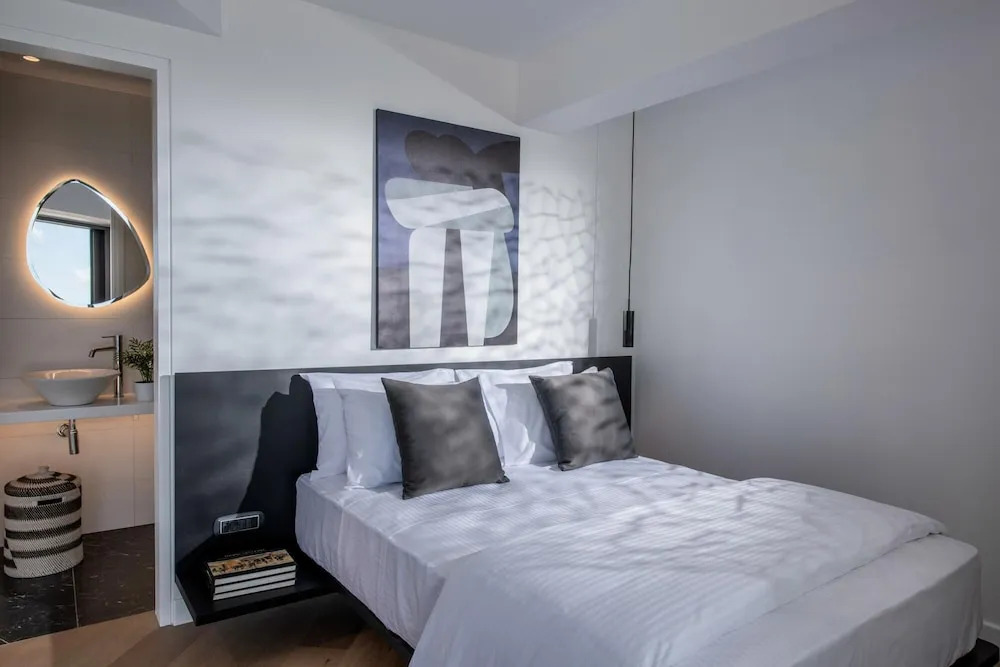 Made By The Sea Villas 8 BDRM