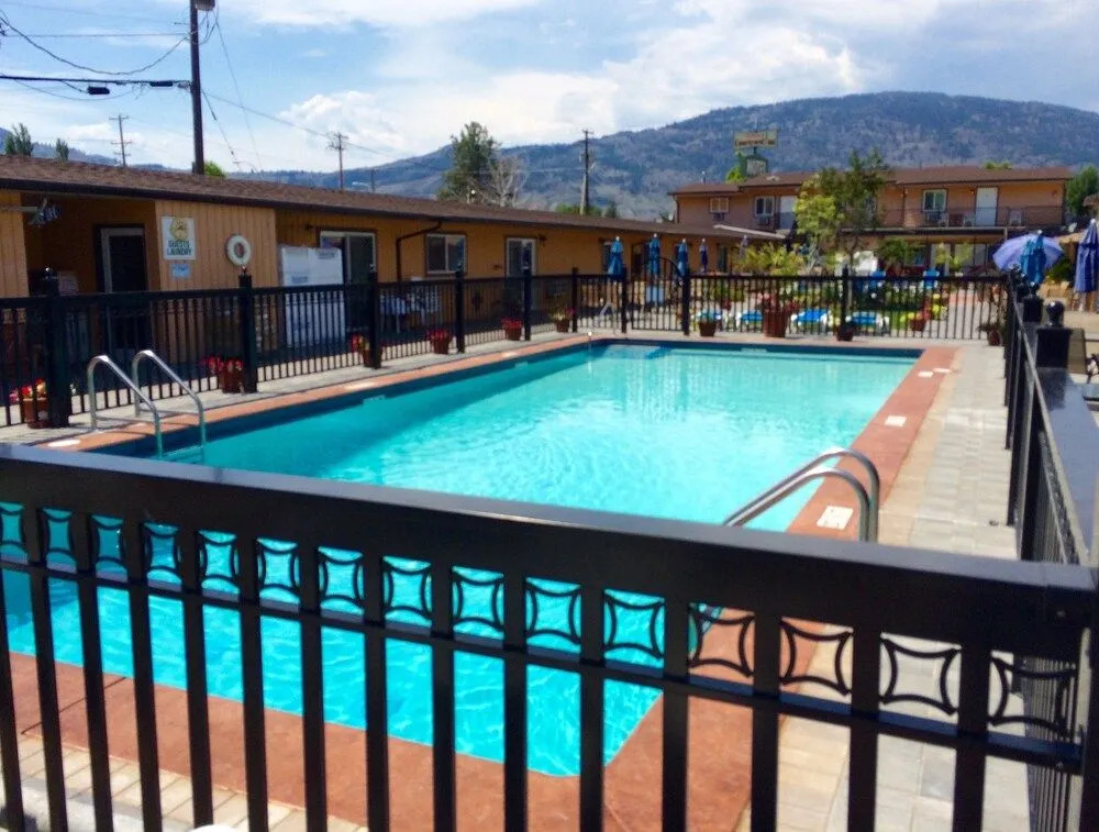 Sahara Suites